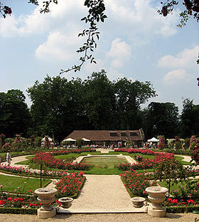 Pavillon normand de la roseraie du Val-de-Marne.